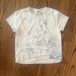 Lululemon Athletica Blue and White Casual Short Sleeve Tee